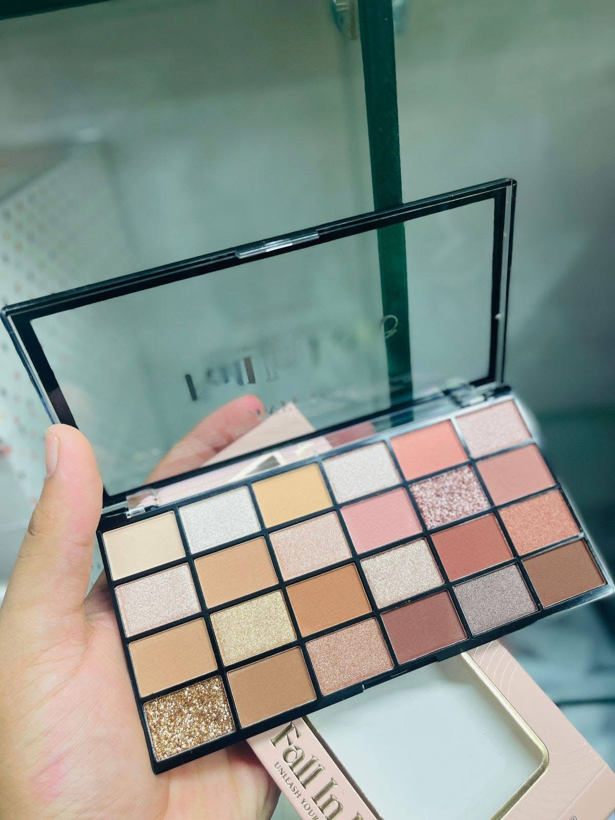 ANYLADY Fall In Love 24 Colors Eyeshadow Palette