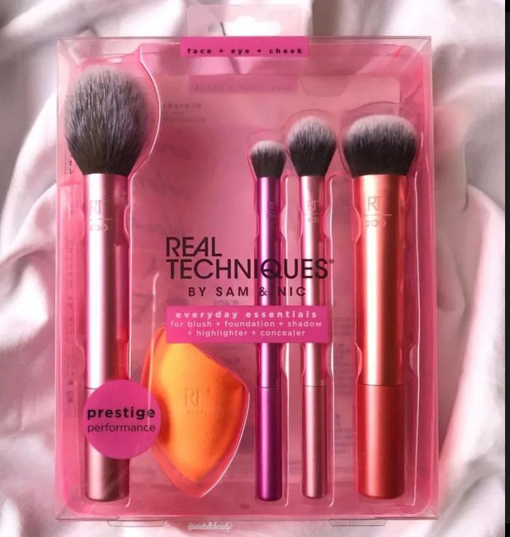 Real Techniques Everyday Essentials Makeup Brush Set by Sam & Nic - The Body Essential