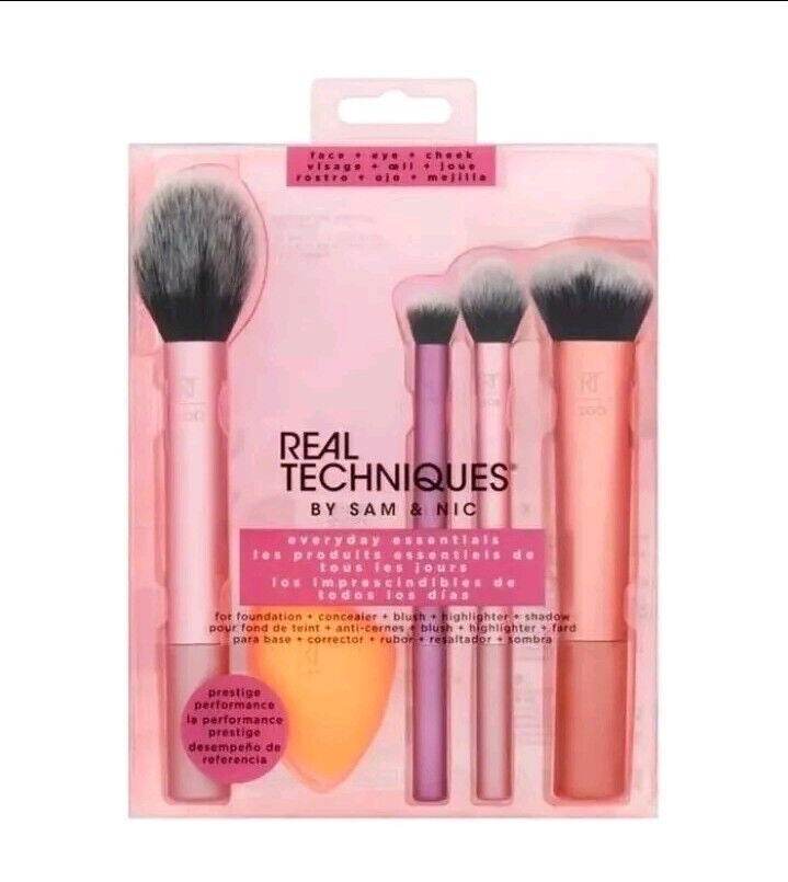 Real Techniques Everyday Essentials Makeup Brush Set by Sam & Nic - The Body Essential